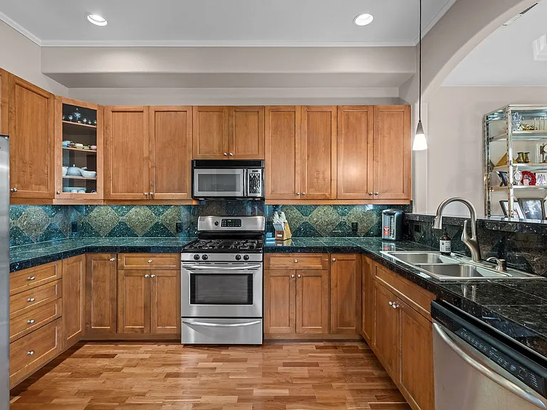 40 Madison St #303 — Photo 6
