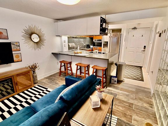 5th image of 1833 N Williams St APT 108