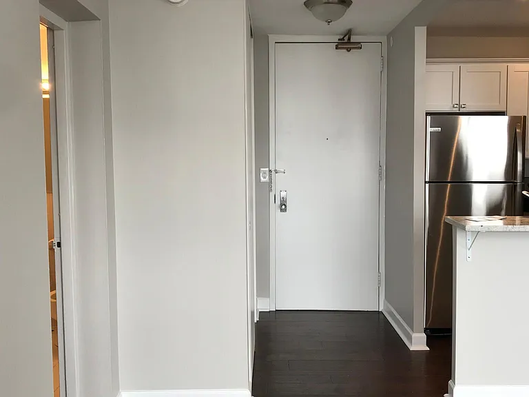 2626 N Lakeview Ave #2010 — Photo 5