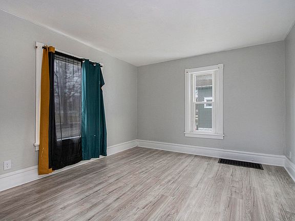5th image of 596 Superior St