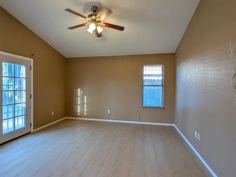 705 Marin Ave — Photo 15