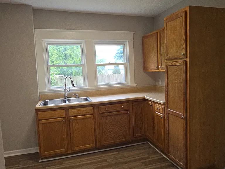 3827 1/2 Lockwood Ave — Photo 3