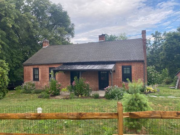 898 Menges Mills Rd