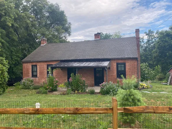 898 Menges Mills Rd, Spring Grove, PA 17362