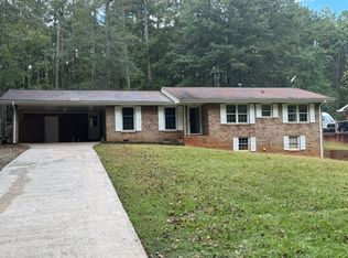 305 Walker Ave, Fayetteville, GA 30215