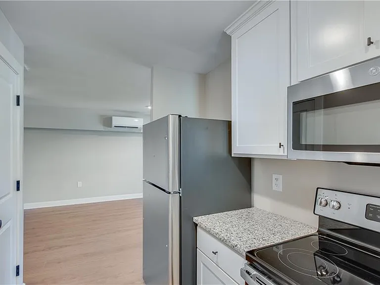 710 Jesse Jewell Parkways Se Corner Level 2 #200 — Photo 8