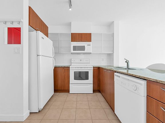 4th image of 1483 King Edward Ave E #855