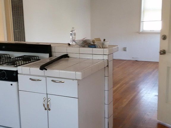 3rd image of 362 C Ave