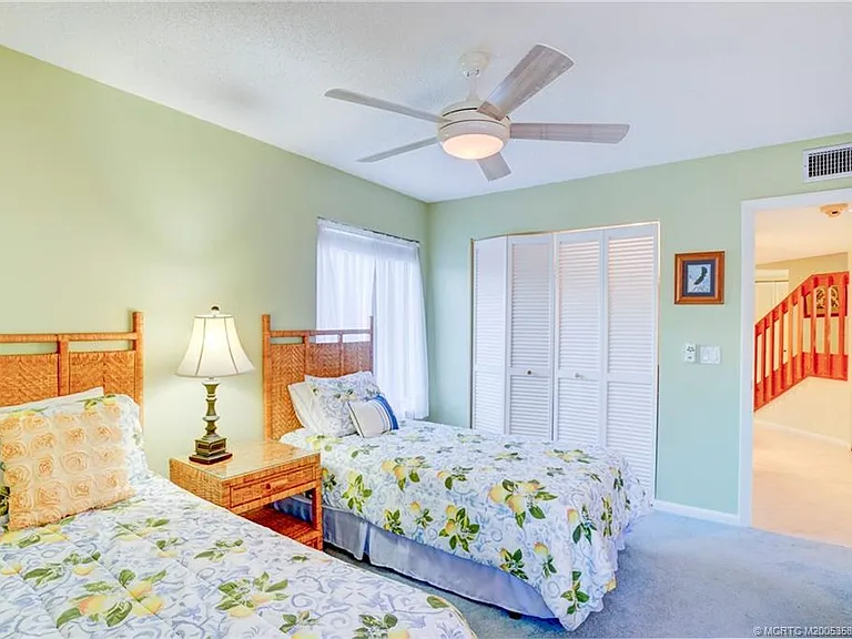 233 NE Edgewater Dr #204 — Photo 39