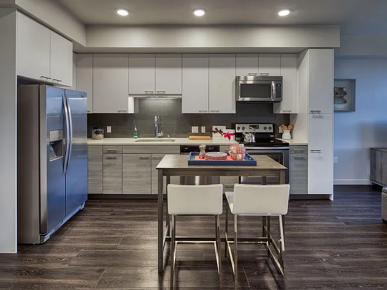EVIVA Midtown Apartments — Photo 25