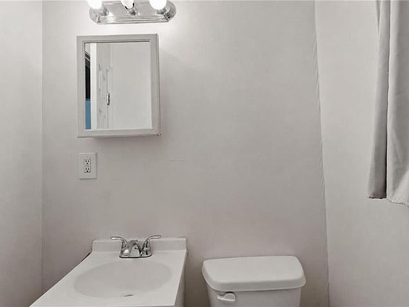 5th image of 6135 Holiday Blvd