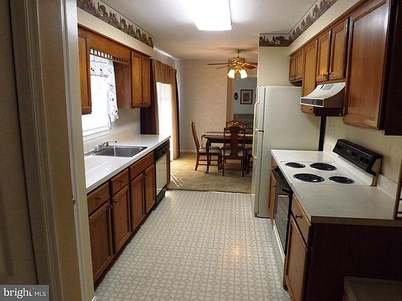 5th image of 37 Orchid Ln