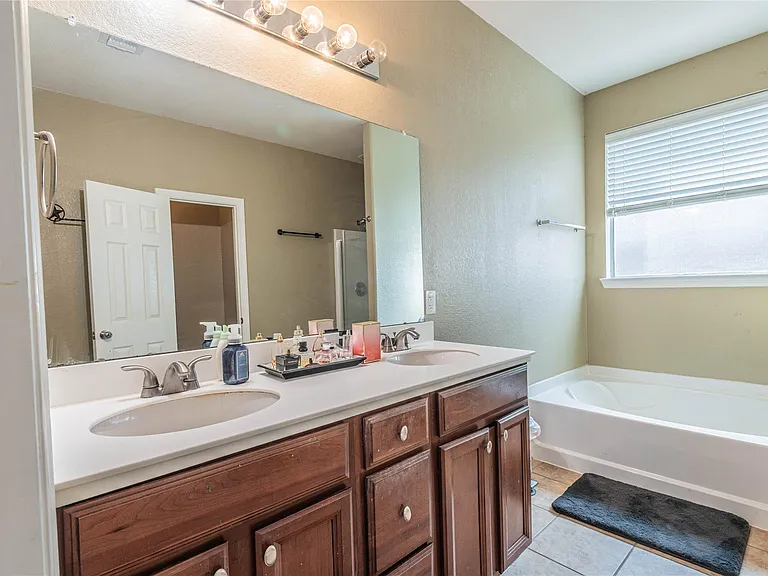 307 Autumn Creek Ln — Photo 23