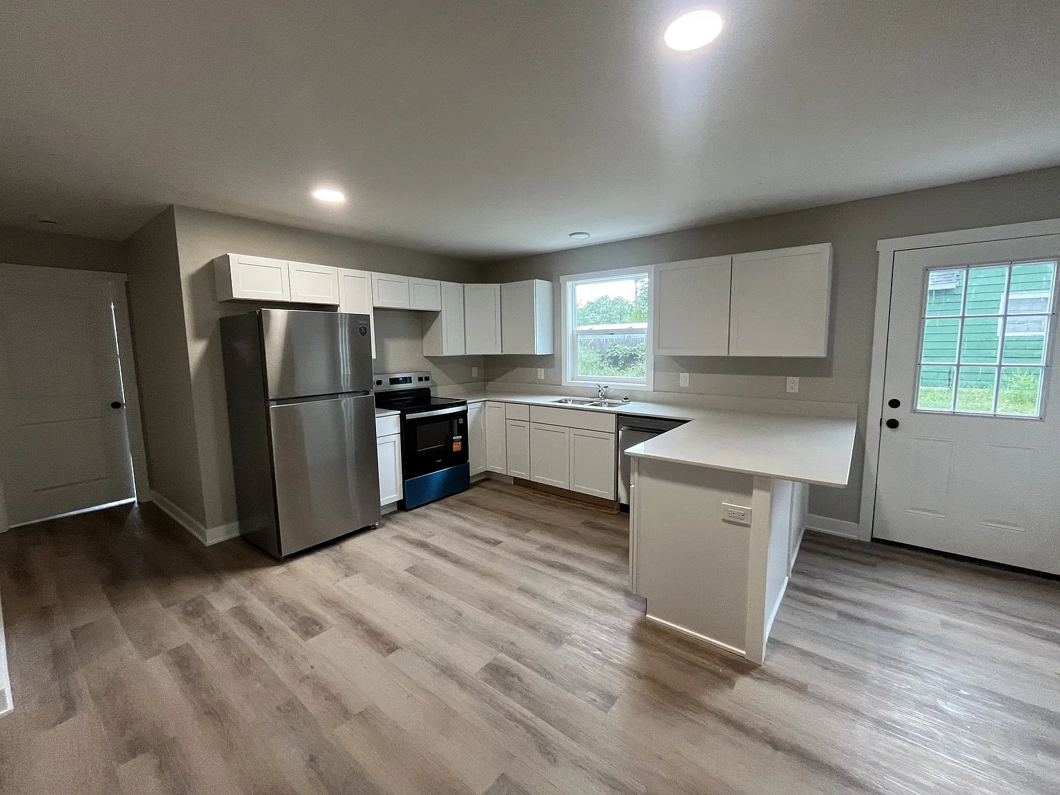 447 Oak Ave — Photo 4