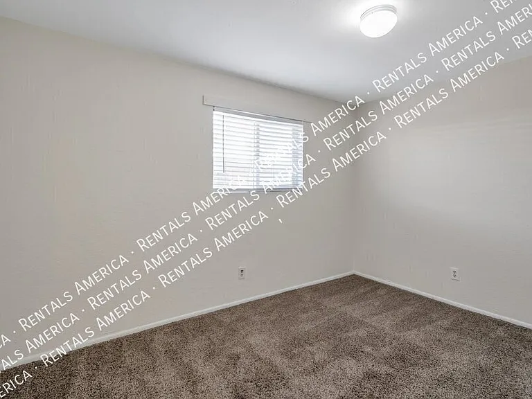 311 W Bealey Ave — Photo 10