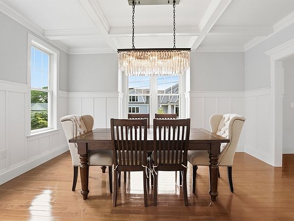 4th image of 7 Howe St