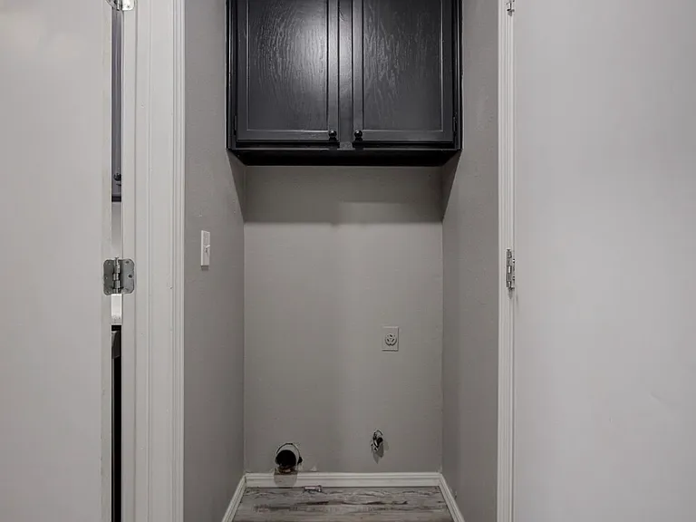 2505 Greenfield Dr — Photo 14