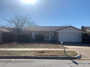 6520 Meadowlark Ln E, Watauga, TX 76148