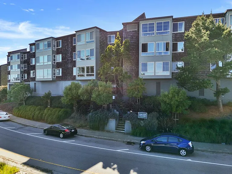 5150 Diamond Heights Blvd — Photo 2