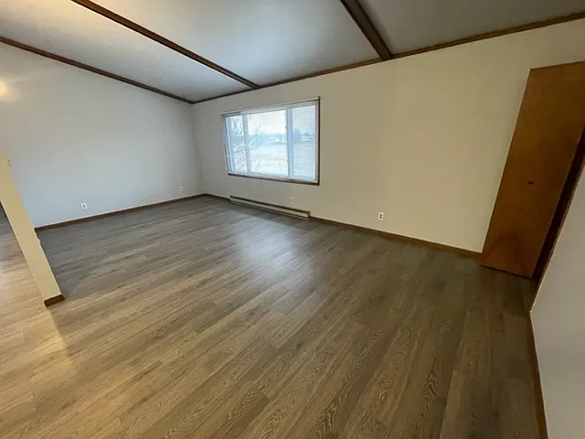 Building Photo - 124 Cherry Ave #4