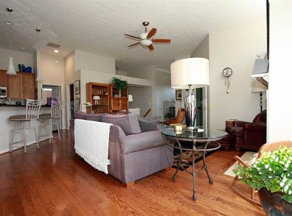 4th image of 3907 Legacy Dr