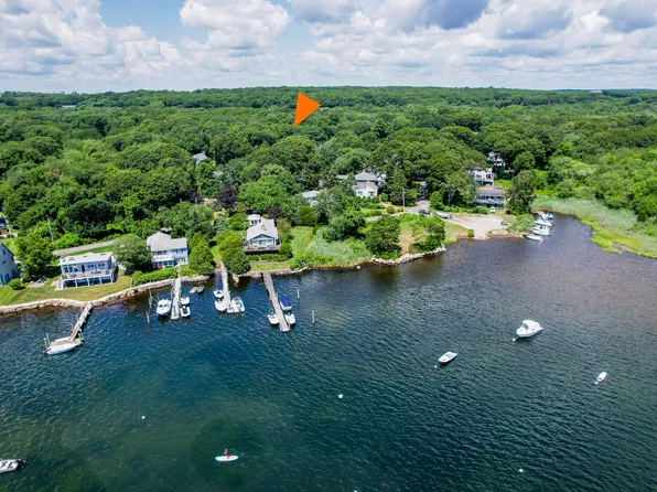 39 Brookside Dr, Charlestown, RI 02813