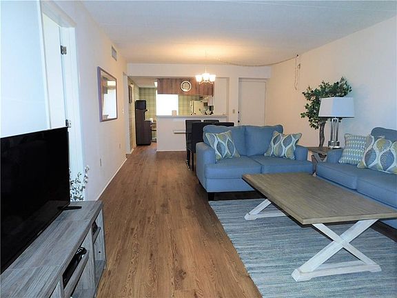 2nd image of 105 Palmetto Ct
