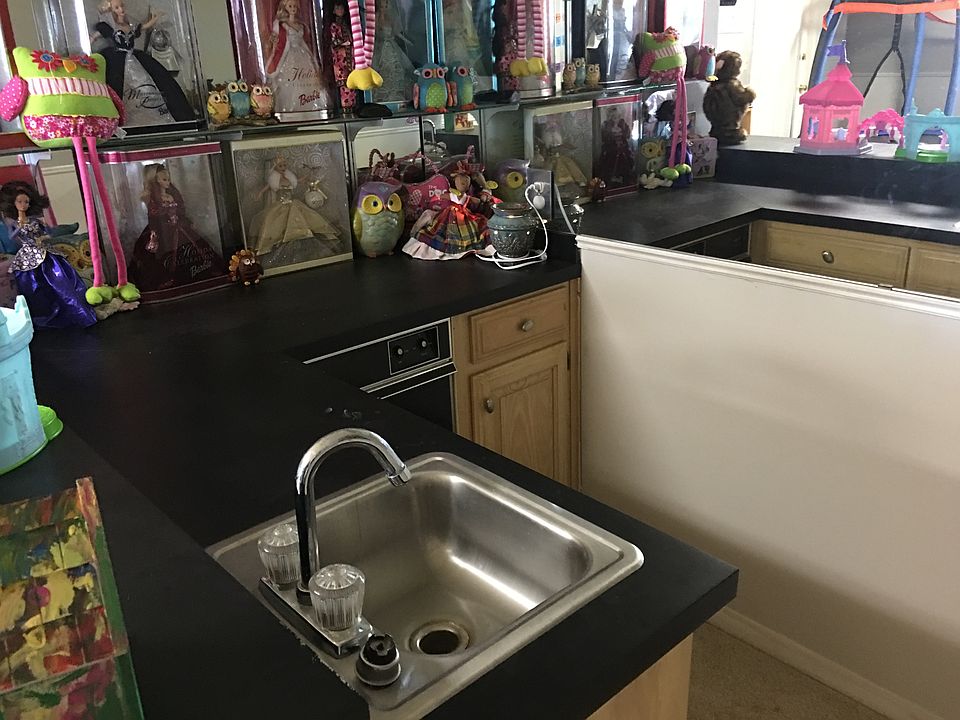 1st image of 224 Hart Ct
