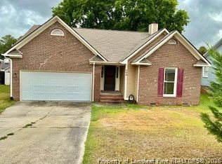 599 Sugaridge Ln, Fayetteville, NC 28311