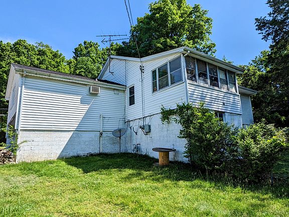 3rd image of 1057 Cumberland Dr