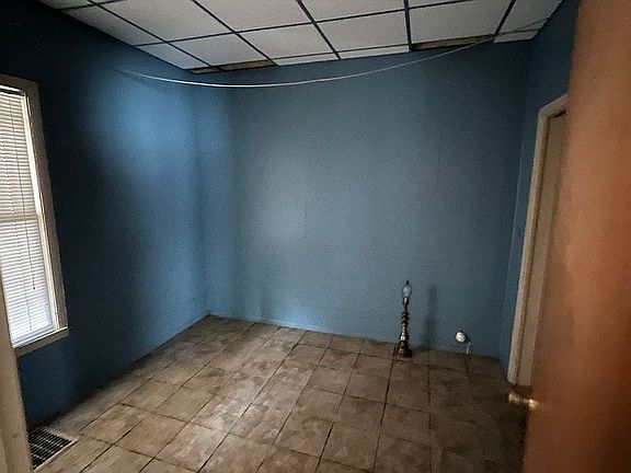 3rd image of 4514 Charles St