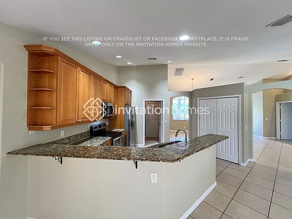 3rd image of 412 NW Biltmore St
