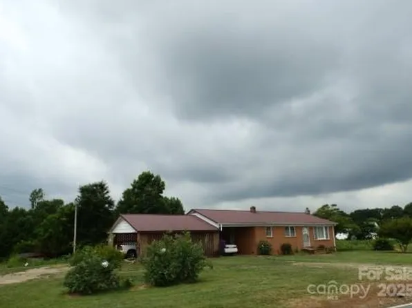 946 Shoal Rd, Lincolnton, NC 28092