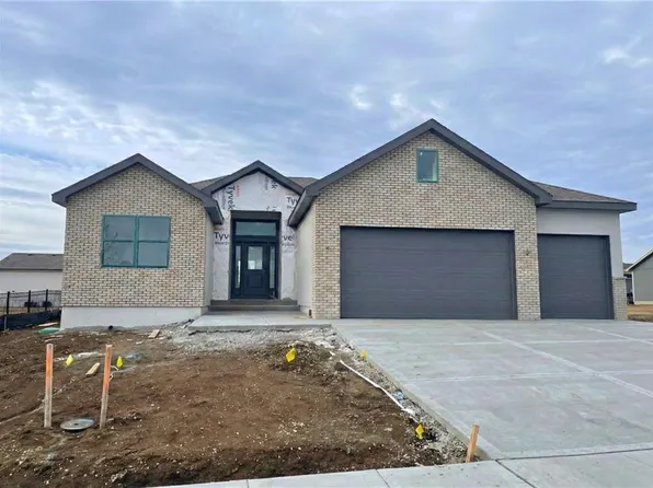 2700 NE Wheatley Dr, Blue Springs, MO 64029