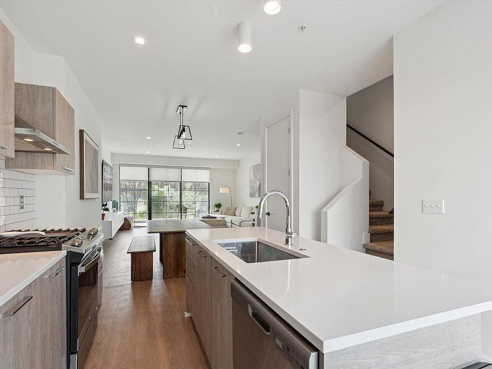533 E Harrison 3, photo 9