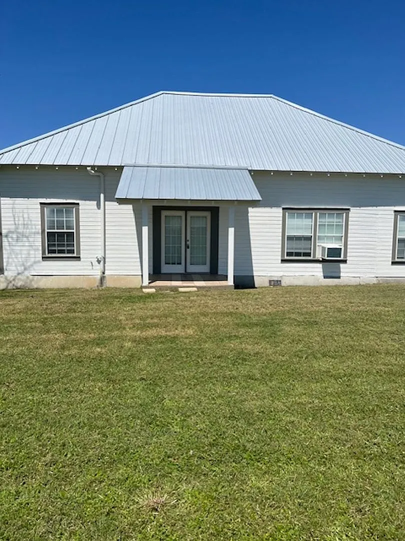 2 Bedroom 1 Bathroom Georgetown Home — Photo 1