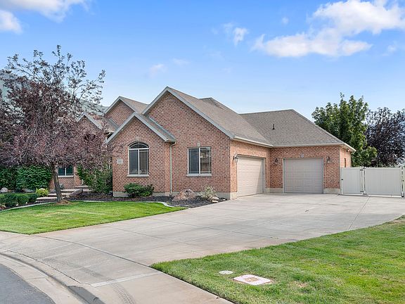 3rd image of 1501 W Elk Cir