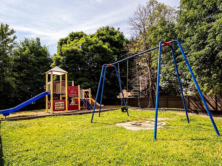335 Van Horne Ave — Photo 13