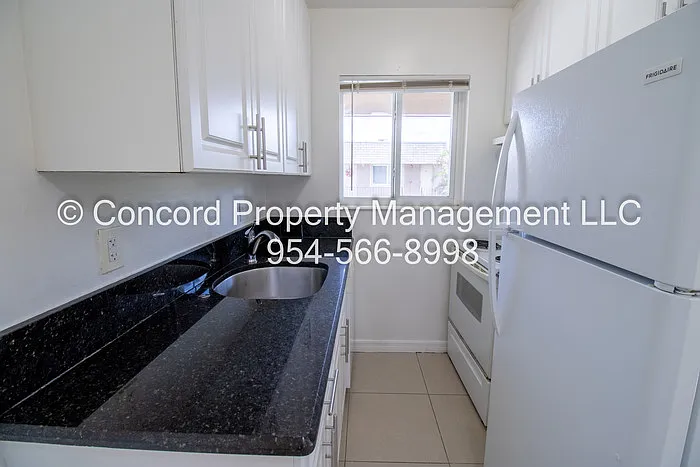 1727 Liberty St #12 — Photo 4