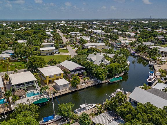 4th image of 276 S Coconut Palm Blvd
