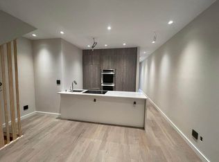 25-64 38th St #1R, Astoria, NY 11103