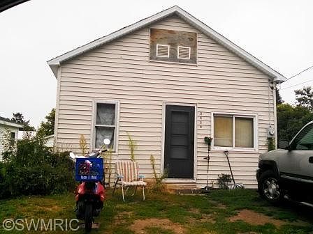 2nd image of 2432 E Michigan St