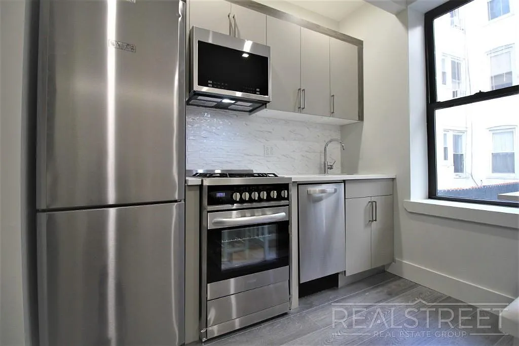 1647 Eighth Avenue — Photo 3