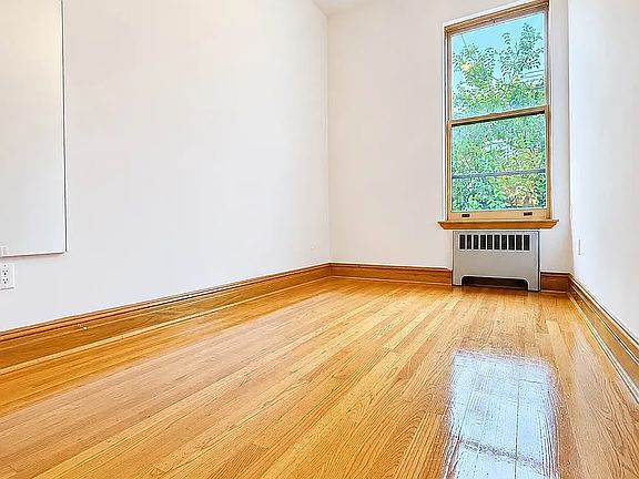 5th image of 17 W 74th St APT 4B