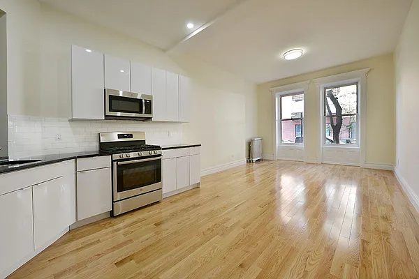 Rented by Walber 82nd Street | media 9