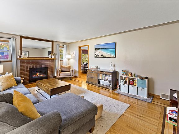 5th image of 70 Vestal Ave