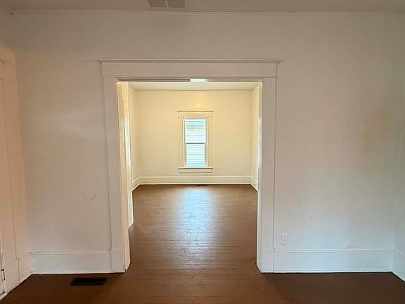 4th image of 1727 Empire Ave
