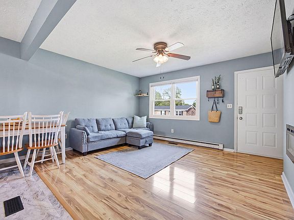3rd image of 118 Springside Ct