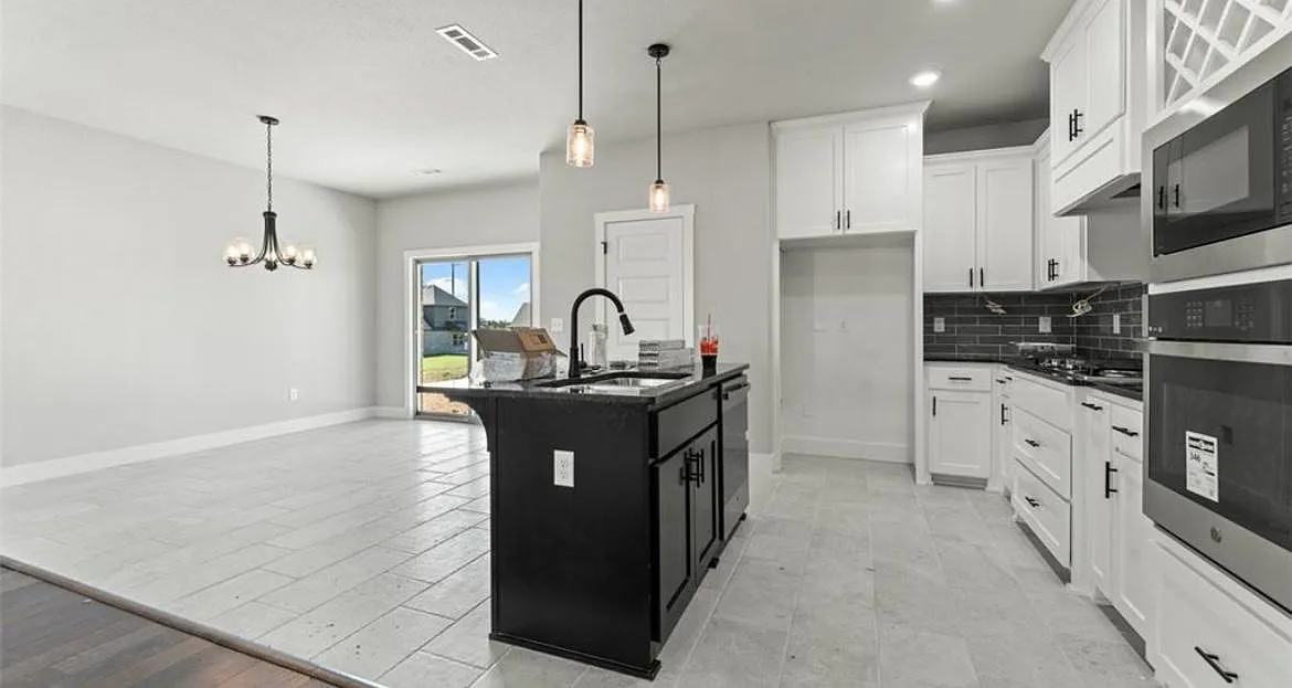 4 bed, 2350 sqft, $2,300 — Photo 1