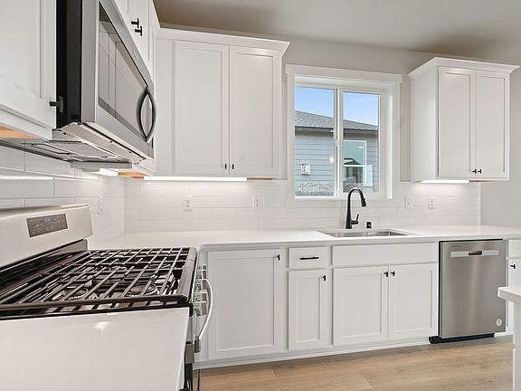 5th image of 7936 Fortress St